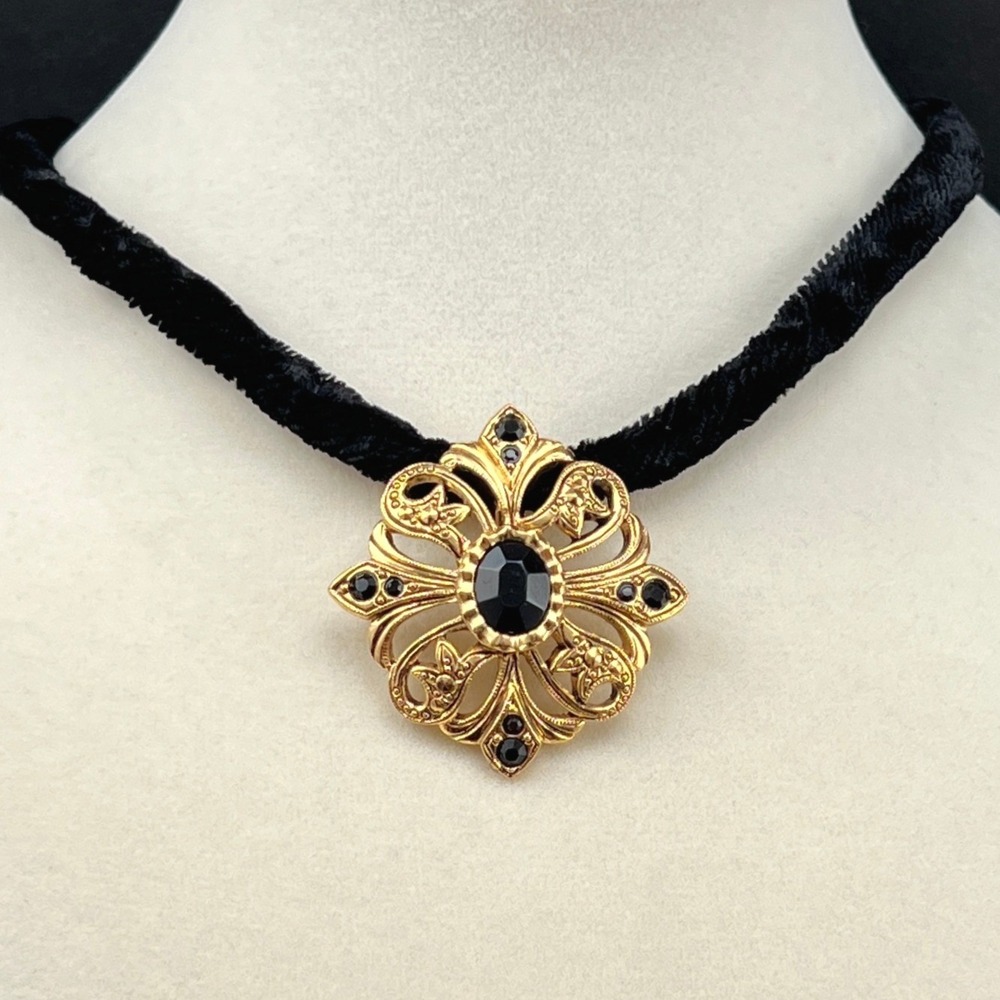 Vintage Avon Necklace Choker Black Velvet Gold Tone Victorian Goth 16.5"